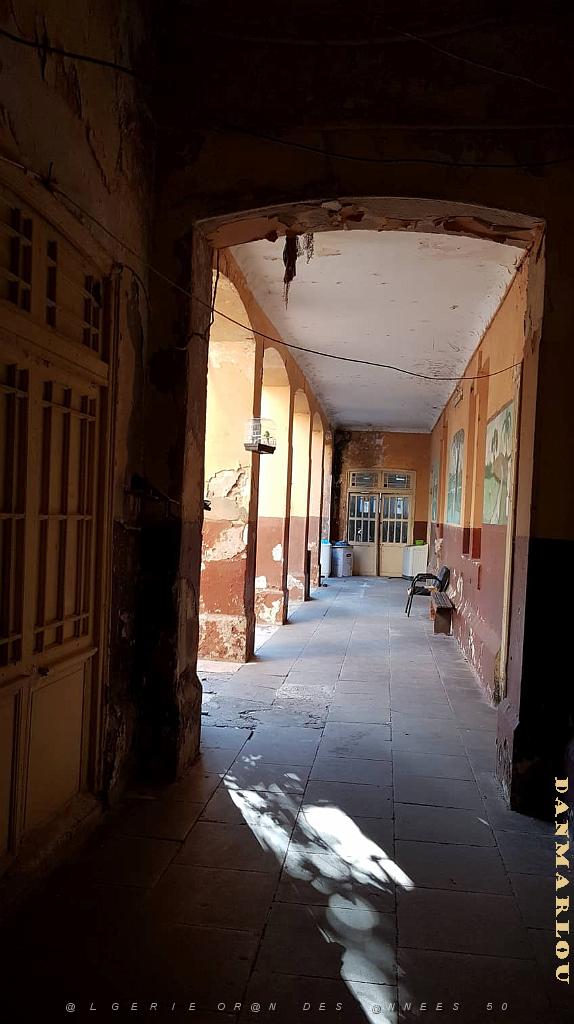 ORAN ECOLE PASTEUR QUI EST SQUATTEE (8).jpg